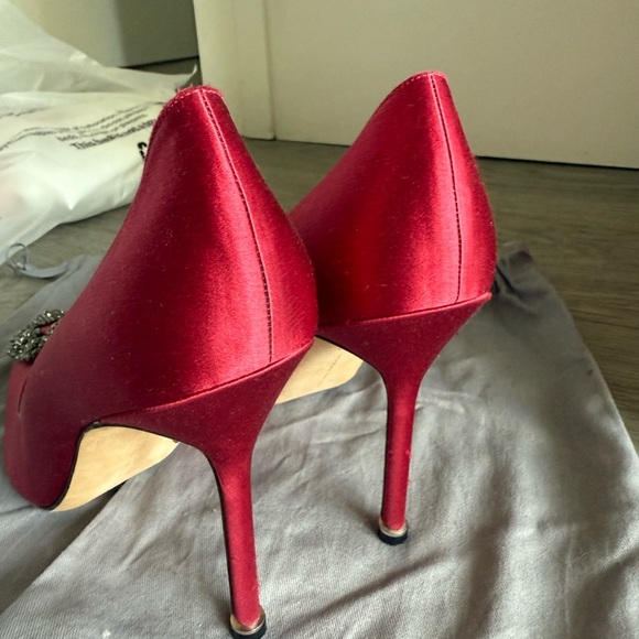Manolo Blahnik Hangisi Satin Pump - Picture 5 of 5